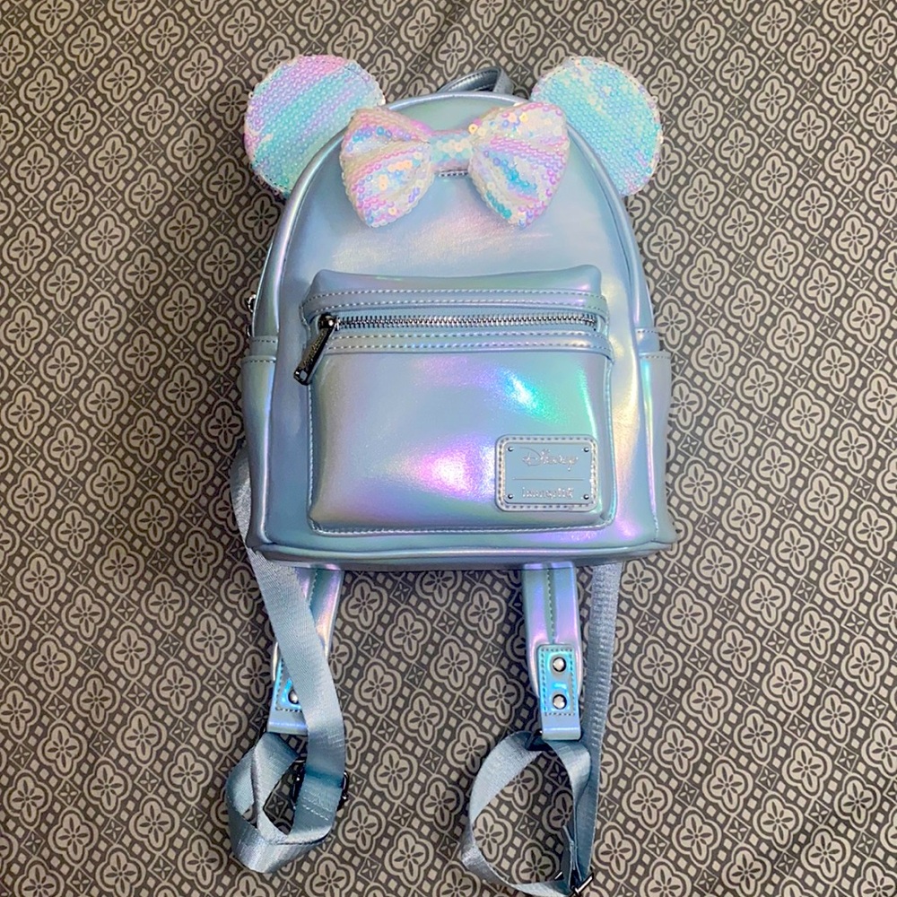 Exclusive blue Minnie Iridescent backpack!